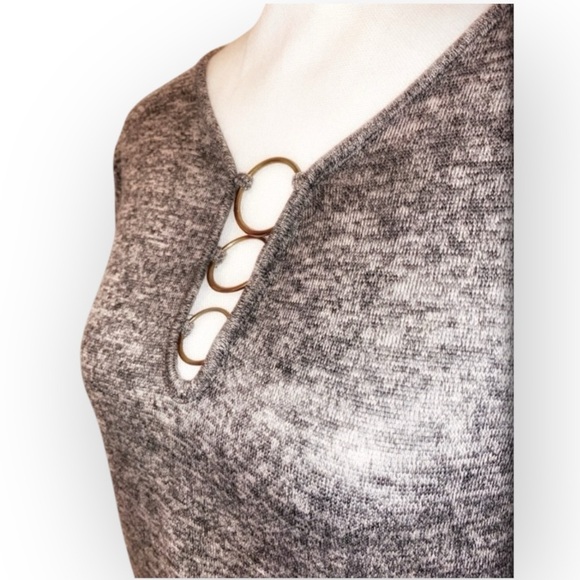 C’est La Vie Brand Ladies 3 Ring Sweater in Gray and Tan in Size Large - Picture 3 of 5